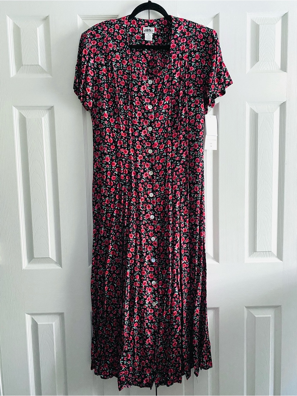 JBS FLORAL SHORT SLEEVE BUTTON FRONT CHALLIS MIDI DRESS WHIMSIGOTH Red Black 14